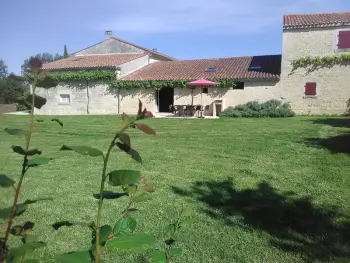 Gite à Auchay sur Vendée,Gîte authentique avec piscine, proche nature et activités, rénové et confortable, jusqu'à 6 pers.  FR-1-426-96 N°830485