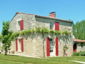 Gite à Auchay sur Vendée,Charmante maison XVIIIème rénovée avec piscine et terrasse, proche rivière et pistes cyclables FR-1-426-99 N°830486