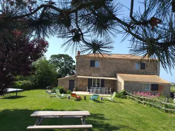 Gite à Le Bernard,Gîte rénové avec jardin clos, proche plages, Wifi, parking pour voiture électrique FR-1-426-164 N°830505