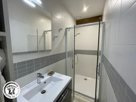 Gîte rénové avec jardin clos, proche plages, Wifi, parking pour voiture électrique - Photo 17