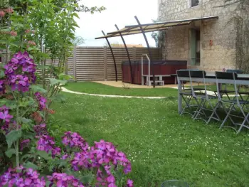 Gite à Saint Martin de Fraigneau,Maison rénovée avec jardin, SPA, vélos près des commerces - Animaux acceptés FR-1-426-291 N°830520