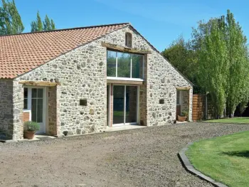 Gite à Le Champ Saint Père,Grange rénovée avec piscine privative - 4 ch, jardin clos, à 7 km d'Indian Forest FR-1-426-304 N°830521