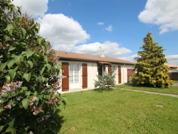 Gite à Saint Denis du Payré,Maison rénovée avec jardin clos, 3 chambres, wifi, vélos, proche Réserve du Marais Poitevin FR-1-426-403 N°830538