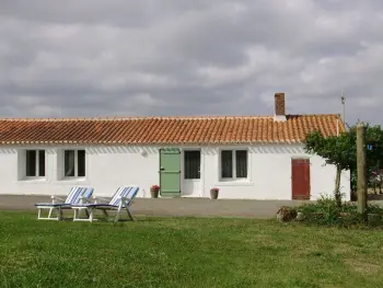 Gite à Vairé,Charmant Gîte Rénové avec Jardin Privé, Cheminée et WiFi à Vairé, Vendée FR-1-426-411 N°830540