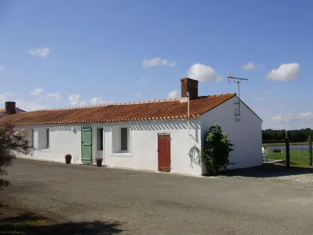 Charmant Gîte Rénové avec Jardin Privé, Cheminée et WiFi à Vairé, Vendée - Photo 1