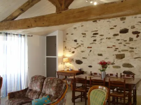 Charmant Gîte Rénové avec Jardin Privé, Cheminée et WiFi à Vairé, Vendée - Photo 3