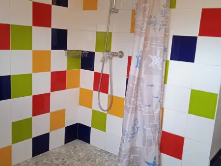 Charmant Gîte Rénové avec Jardin Privé, Cheminée et WiFi à Vairé, Vendée - Photo 11