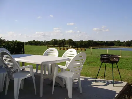 Charmant Gîte Rénové avec Jardin Privé, Cheminée et WiFi à Vairé, Vendée - Photo 12