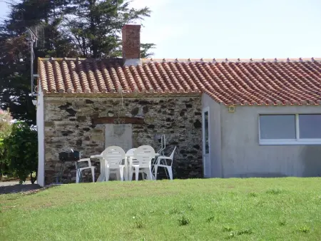 Charmant Gîte Rénové avec Jardin Privé, Cheminée et WiFi à Vairé, Vendée - Photo 13