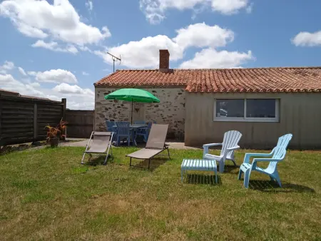 Charmant Gîte Rénové avec Jardin Privé, Cheminée et WiFi à Vairé, Vendée - Photo 19