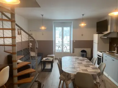 Appartement à Mont Dore, Triplex au 1er étage, 250 m des Thermes, proche commerces, WIFI, max. 6 pers., sans ascenseur - L879939