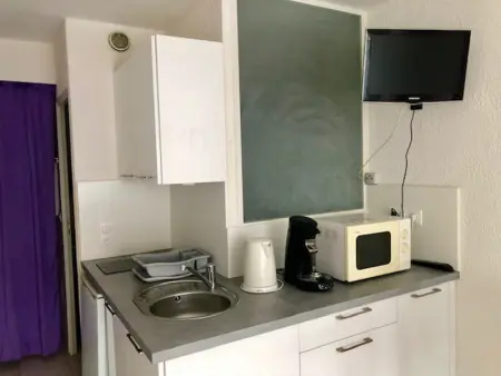 Studio climatisé avec terrasse et parking à Agde, proche plage et commodités - Photo 7