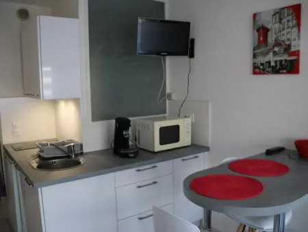 Studio climatisé avec terrasse et parking à Agde, proche plage et commodités - Photo 8