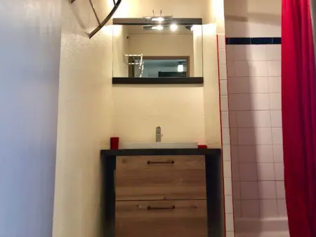 Studio cosy climatisé avec terrasse et piscine, parking inclus - Agde - Photo 6