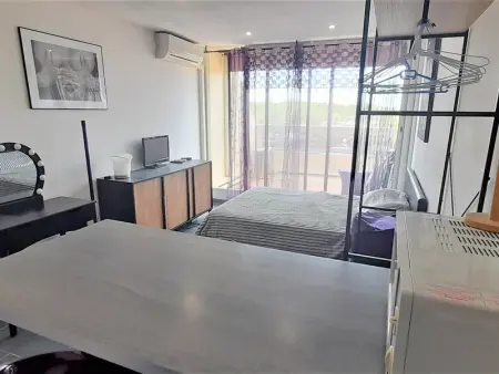 Charmant studio climatisé à 2 pas de la plage avec terrasse et parking privé - Photo 4