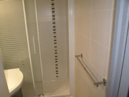 Charmant studio climatisé à 2 pas de la plage avec terrasse et parking privé - Photo 7