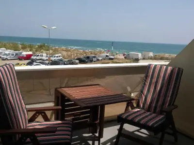 Appartement à Cap d'Agde naturisme, Studio climatisé en bord de mer avec terrasse et parking privé - L879997