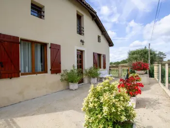 Casa rural en Saint Michel de Double,Maison familiale rénovée avec jardin, idéale pour 6 pers., proche forêt et activités, animaux acceptés FR-1-616-4 N°839362