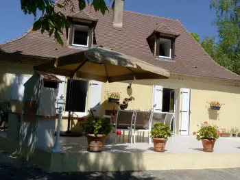 Gîte in Cendrieux,Maison de charme avec jardin clos, Wifi, cheminée et équipements bébé à Cendrieux FR-1-616-14 N°839365