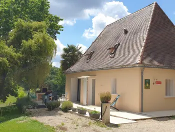 Gîte in Cendrieux,Maison de charme avec cheminée et terrasse, proche des sites touristiques et sentiers de randonnée FR-1-616-68 N°839376