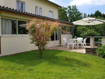 Gite à Saint Jory de Chalais,Gîte avec grand parc, clim et Wifi, proche commerces, dans le Parc Naturel Périgord Limousin FR-1-616-78 N°838536