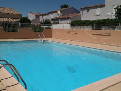 Appartement à Cap d'Agde, Villa avec Piscine, à 250m de la Plage, Parking Privé, Jardin, Véranda - 6 pers. - L880058