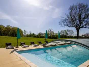 Gite à Naussannes,Gîte avec étang privé, piscine partagée et WiFi en Dordogne FR-1-616-194 N°830692