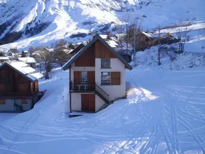 Chalet à Albiez Montrond, Chalet confortable 2* avec poêle à granulés et jardin, accepte animaux - N°830735