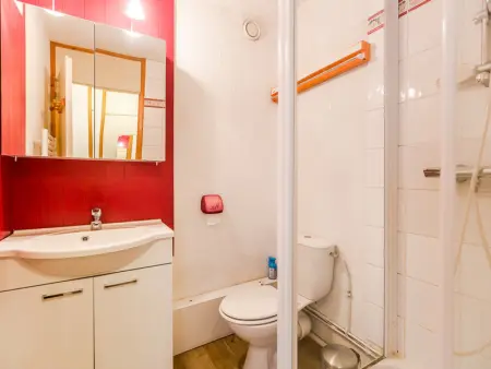 Studio rénové 3 pers, balcon sud, au pied des commerces et près des pistes - Photo 4