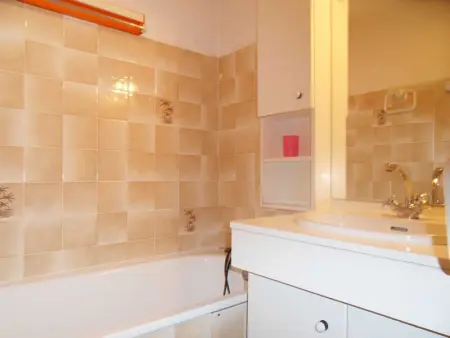 Studio divisible pour 3 pers, prox commerces et pistes, parking gratuit, balcon - Photo 3