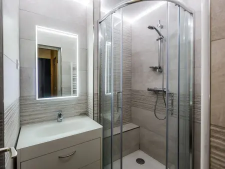 Studio rénové 3 étoiles, 4/5 pers, proche pistes, balcon, parking - Photo 4