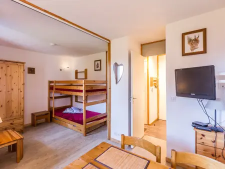 Studio rénové idéalement situé à Montchavin, proches pistes et commerces, avec balcon et parking gratuit - Photo 1