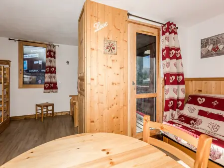 Studio rénové à Montchavin La Plagne, proche pistes et commerces, balcon, casier à skis, parking gratuit - Photo 4