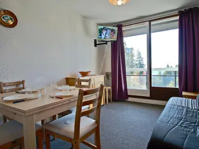 Appartement à Chamrousse, Studio cabine confortable, 4 pers, proche des pistes, balcon, animaux acceptés, wifi en option - L947954