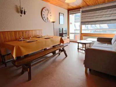 Appartement à Chamrousse, Appartement rénové 6 pers. plein sud, balcon, centre station à 50m des pistes - L949765