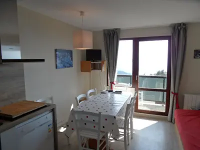 Appartement à Chamrousse, Appartement rénové 4 chambres à Chamrousse avec balcon - L952474