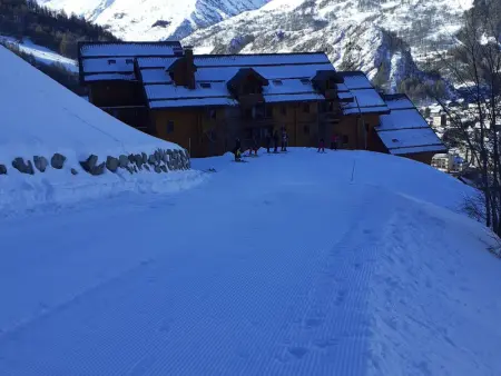 Appartement 2 pièces avec balcon, piscine, sauna et parking, à 50m des pistes - Photo 12