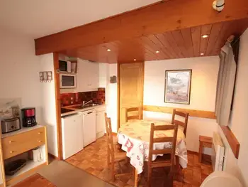 Appartement à Les Saisies, Studio cosy avec 2 cabines, balcon ensoleillé, proche pistes et commerces - Hauteluce - L880254