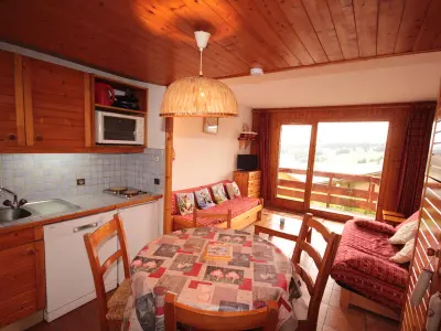 Appartement à Les Saisies, Studio cabine avec balcon plein sud, 5 couchages, animaux tolérés, casier à skis - L880257