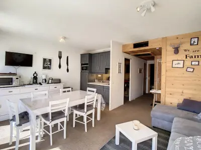 Appartement à La Toussuire, Grand appart lumineux 3* au cœur de La Toussuire, balcon sud, 2 chambres, à 50m des pistes ! - L969353