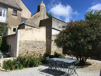 Haus in Le Palais,Maison de charme au cœur du Palais avec jardin, proche commerces et plage FR-1-418-77 N°830829