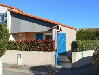 Casa en Saint Cyprien,Maison cosy avec mezzanine, terrasse, piscine et parking – Saint-Cyprien FR-1-225D-558 N°830841