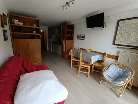 Studio exposé sud avec balcon, à 200m des pistes et commerces, animaux acceptés - Photo 9