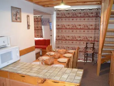 Appartement à Les Menuires, Appartement montagnard pour 7 pers avec mezzanine, proche des pistes aux Menuires - L880589
