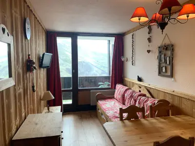 Appartement à Les Menuires, Charmant studio cabine aux Ménuires, pied des pistes, balcon, animaux permis, accès télébenne gratuit - L880605