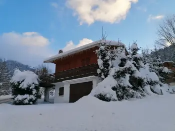 Chalet in La Clusaz,Chalet savoyard avec terrasse, proche des pistes et vue sur montagne FR-1-459-129 N°830863