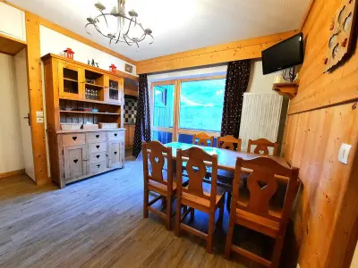 Appartement à Les Menuires, Appartement confort 6 pers, belle vue montagne, ski-in ski-out aux Menuires - L880746