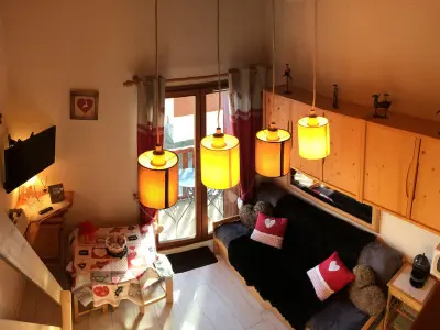 Appartement à La Toussuire, Charmant studio 2ème étage, balcon sud, à deux pas télésiège et commerces, calmes et ensoleillé - L953665