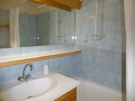 Appartement cosy avec grand balcon plein sud en centre-ville, proche commerces et téléphérique - Photo 8