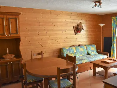 Appartement à Pralognan la Vanoise, Appartement lumineux avec terrasse, proche pistes et centre, idéal pour familles et PMR - L880811